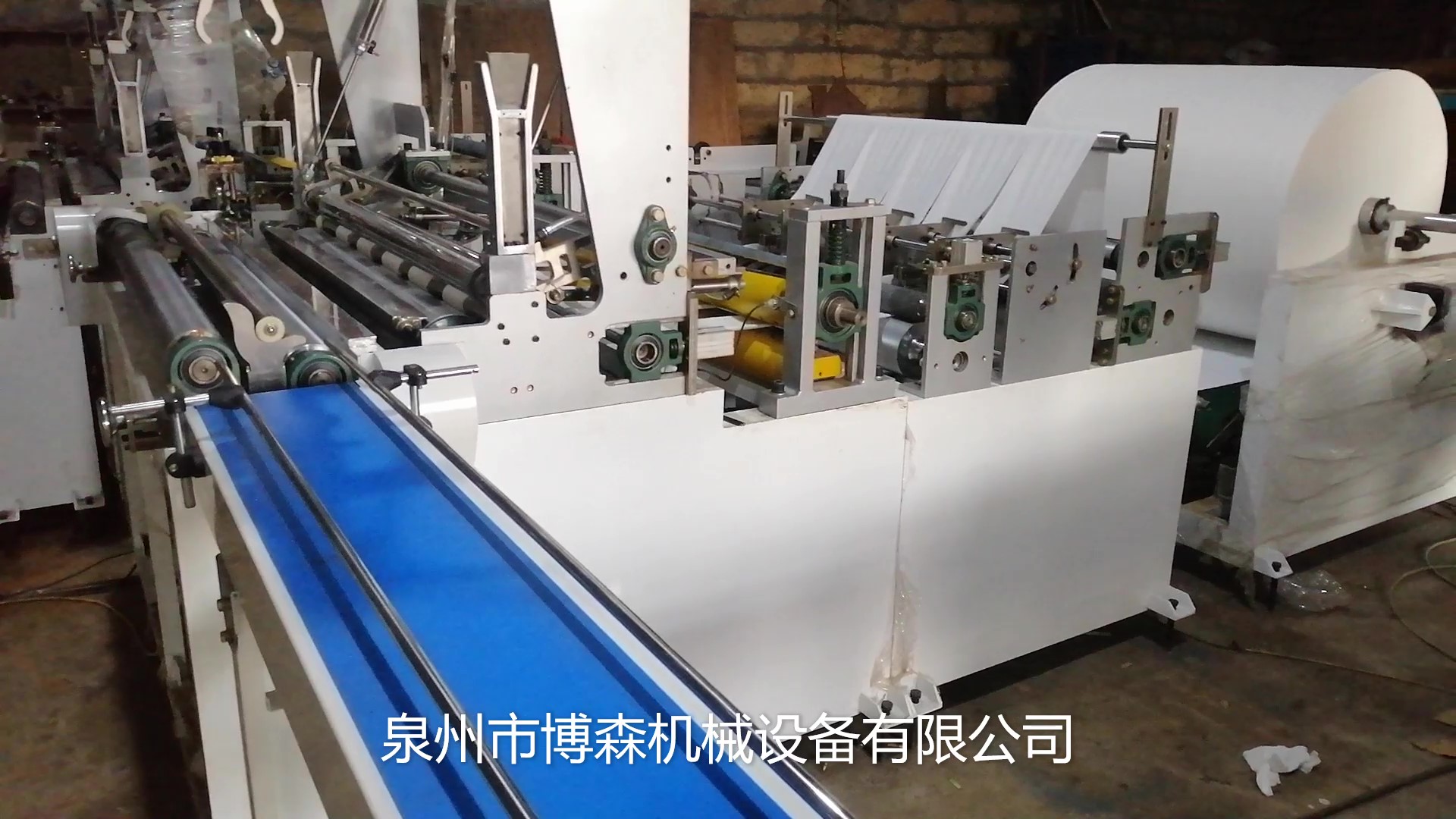 Roll-type cotton towel/face towel facility